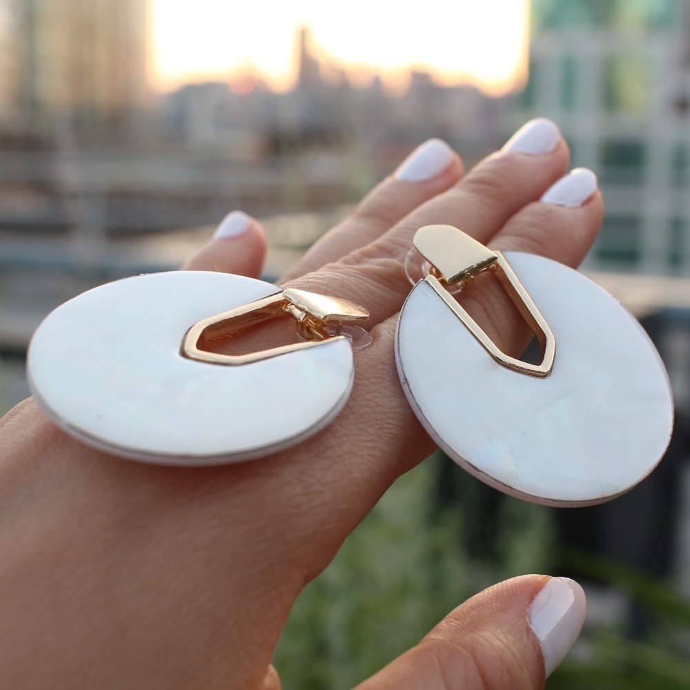 BOGO🎄NEW Handmade Earrings Creamy Mother Of Pearl - Picture 6 of 8